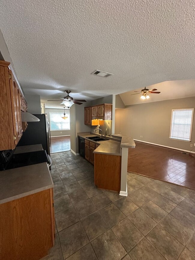 Building Photo - Beautiful 3 Bedroom/2.5 Bath Home on Quail...