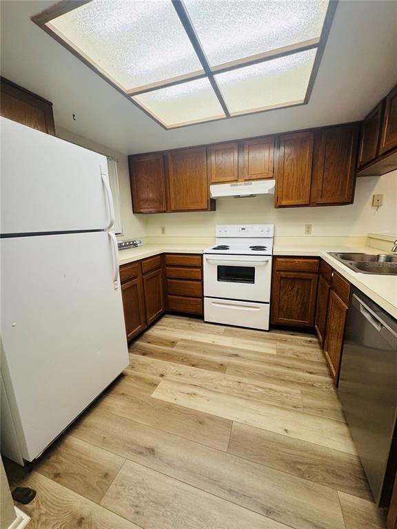 Building Photo - 328 Woodlake Wynde