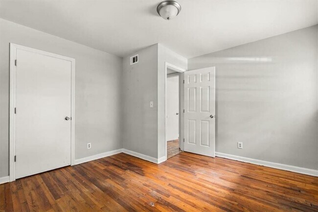 Building Photo - 220 Opal Dr