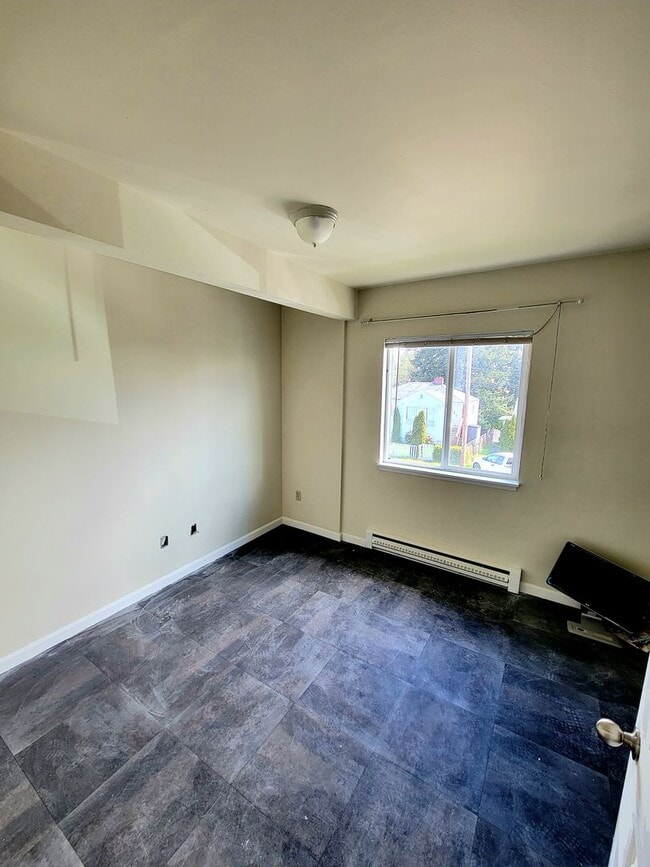 Building Photo - 4004