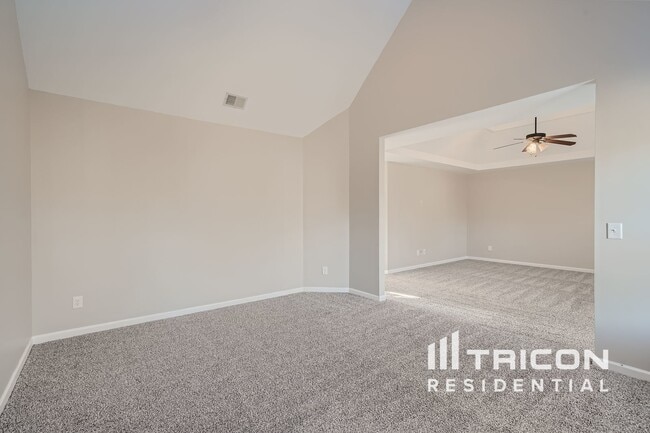 Building Photo - 301 Arbor Pl