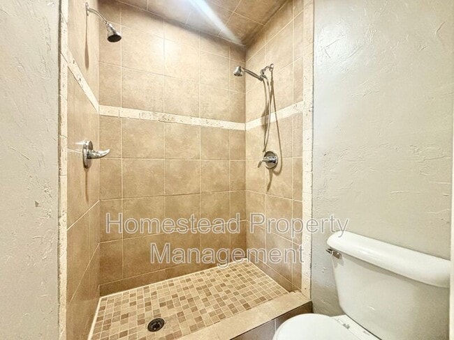 Building Photo - 10200 N Military Ave