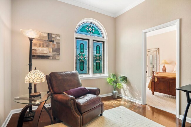 Building Photo - ** OLDE NAPLES ** 3 BED + DEN / 3 BATH - GARAGE - WALK TO BEACH & DOWNTOWN - SHORT TERM RENTAL