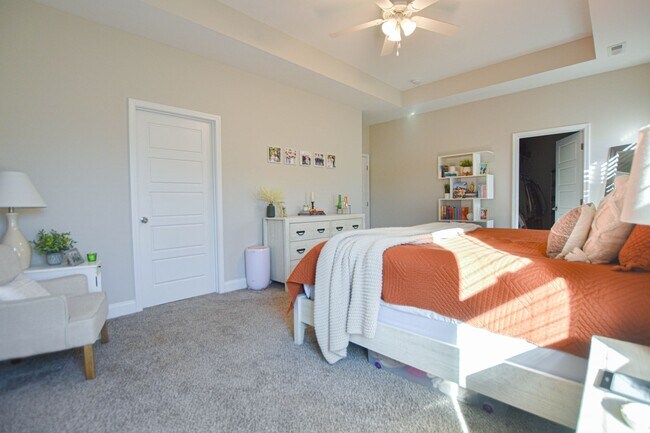 Building Photo - Pet Friendly Four Bedroom!