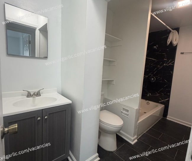 Building Photo - Spacious 2 Bedrooms • 1 Bathroom Home