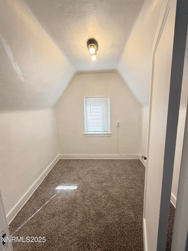 Building Photo - 531 E Taylor St