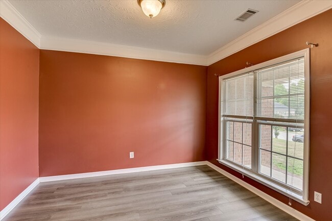 Building Photo - 1828 Heathers Way
