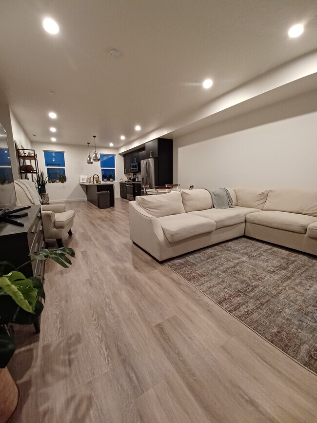 Building Photo - 487 W 620 N