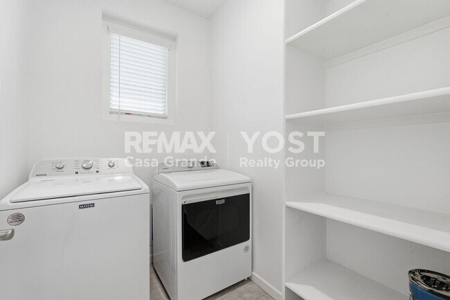 Building Photo - Move-In Ready Beauty with Granite Counters & Private Backyard!