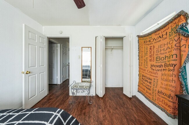 Building Photo - Charming 2BR Duplex in Austin