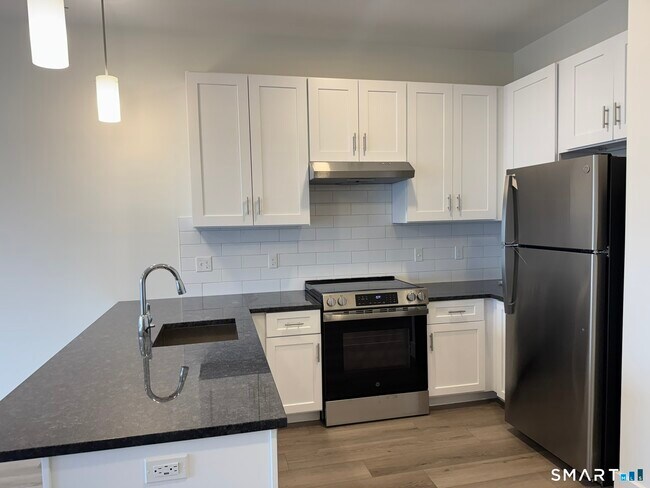 Building Photo - 414 Berlin Tpke