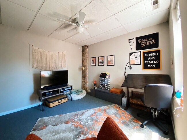 Building Photo - 2117 W Ohio St