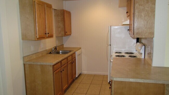 Building Photo - Available June 21!!