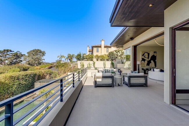Building Photo - 8070 La Jolla Scenic Dr N