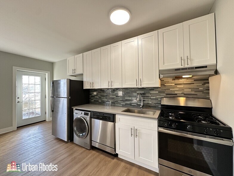 Building Photo - 730 Judson Ave