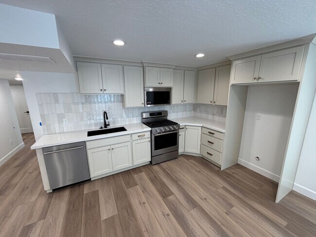 Building Photo - Brand New, Never Occupied Basement Apartment