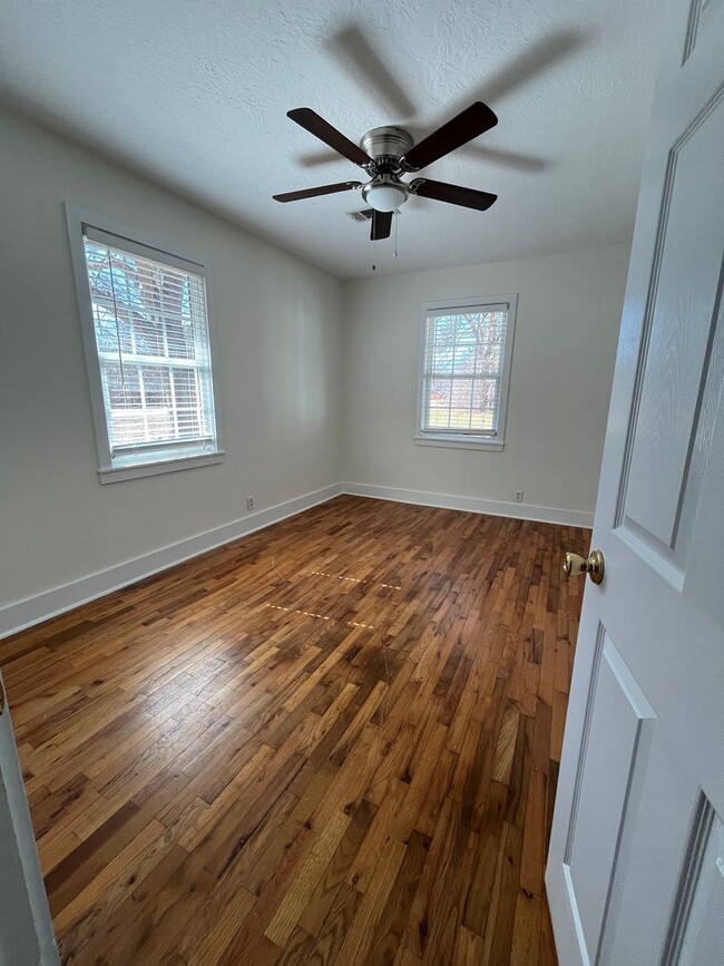 Building Photo - 209 Lincoln Ave