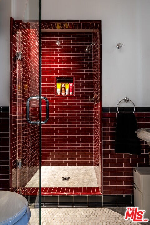 Building Photo - 8066 Woodland Ln