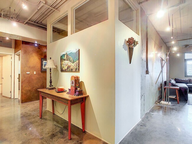 Building Photo - Stunning 4 Bedroom Multi-Level Loft Condo ...