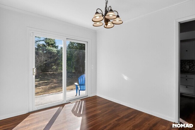 Building Photo - 215 N Pine St