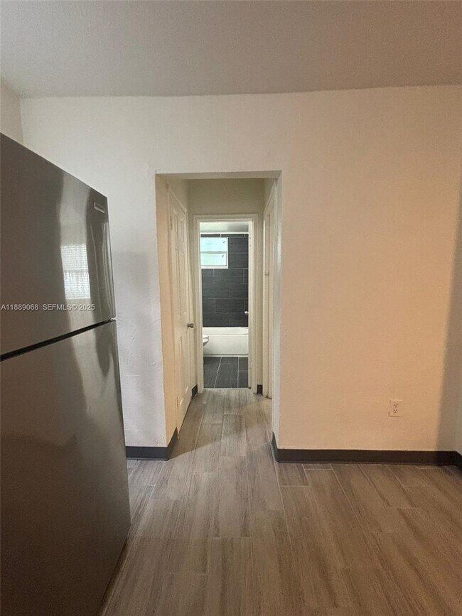 Building Photo - 708 NW 4th Ave