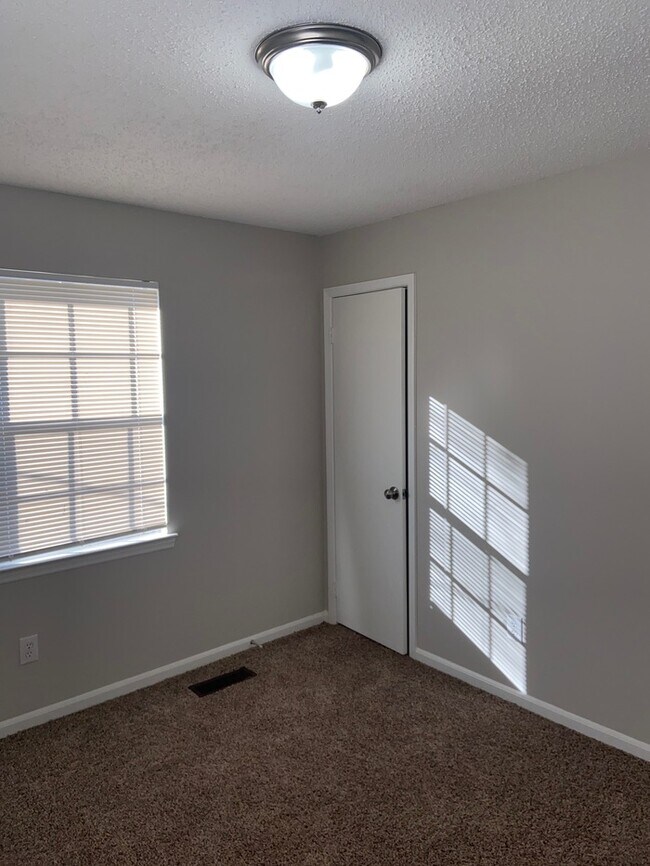 Building Photo - 600 20th Ct NE Center Point, AL 35215