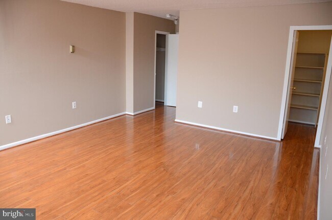 Building Photo - 2500 N Van Dorn St
