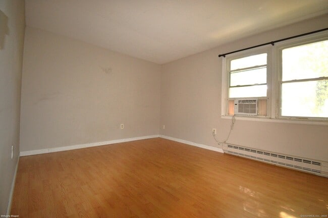Building Photo - 246 Woodford Ave