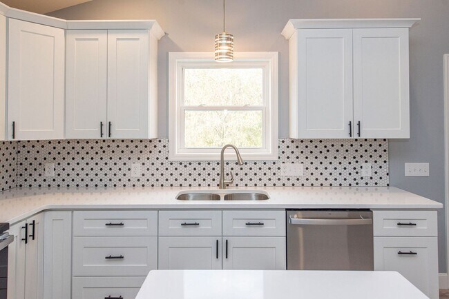 Building Photo - College Hill- New Construction! Stunning 3...