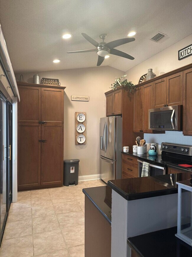 Building Photo - 1739 Shoreside Cir