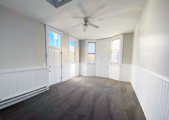 Building Photo - 114 W Nixon St