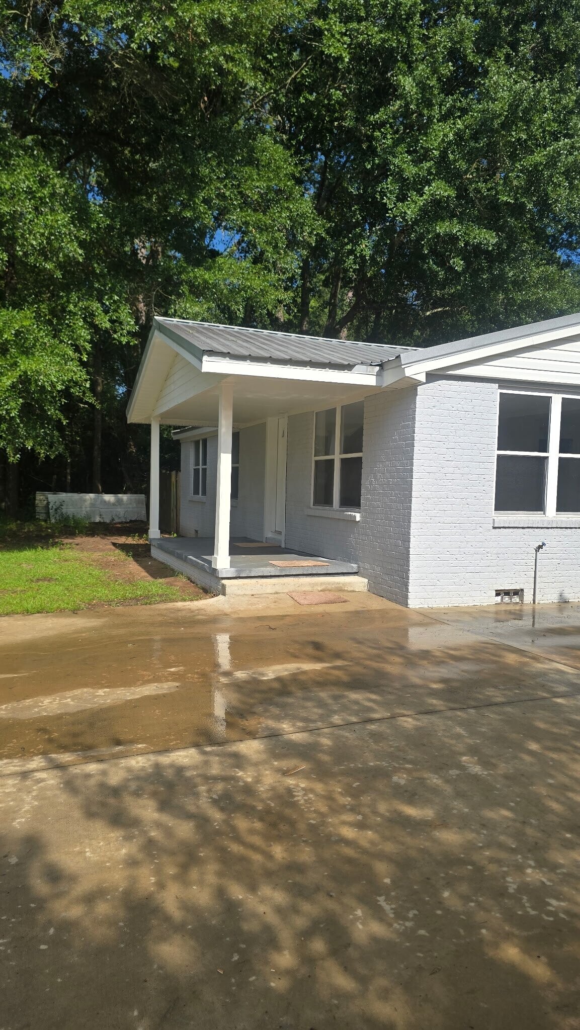 Building Photo - 202 Law Ave