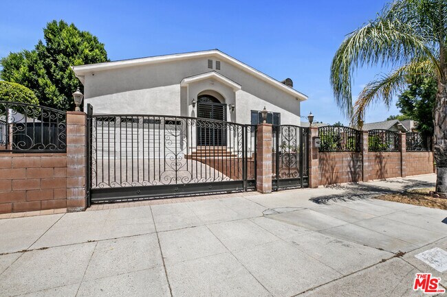 Building Photo - 12643 Archwood St