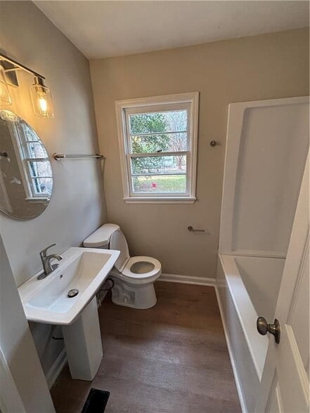 Building Photo - 119 Hickory St