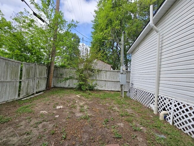 Building Photo - 5815 Dylan Dr