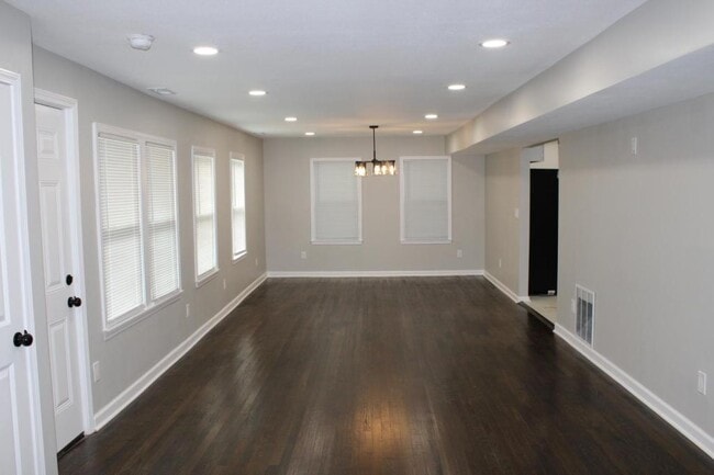 Building Photo - 5025 Lydia Ave