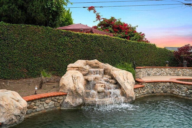 Building Photo - **724 E Cypress Ave Glendora** 4 bedroom 2 bath !!2 weeks free OAC!!