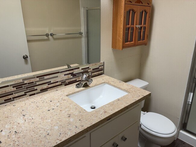 Building Photo - 3 bedroom duplex in North Davis