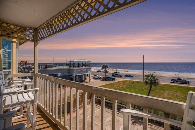 Building Photo - 6300 Seawall Blvd