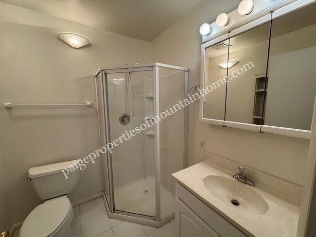 Building Photo - 3 Bedroom/2 bath home in Mountain Home