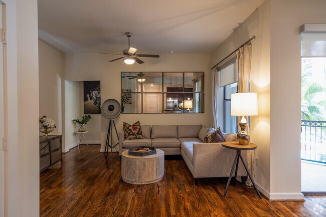 Building Photo - Live in the Heart of Downtown – $1,000 Look & Lease Offer