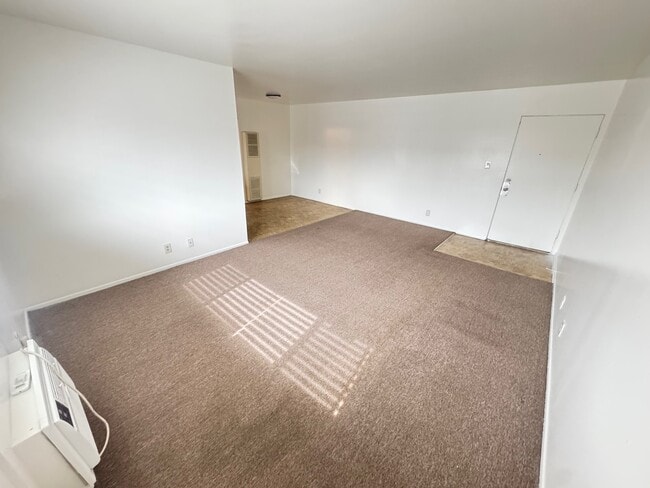 Building Photo - 1160 E Alosta Ave