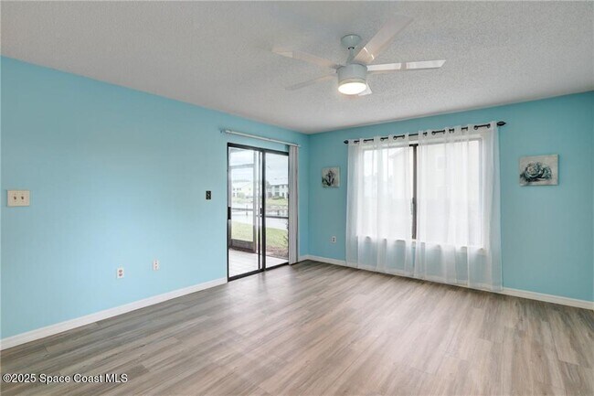 Building Photo - 9626 Riverside Dr