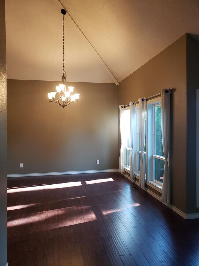 Building Photo - Beautiful Home in Quiet Cul-de-sac!