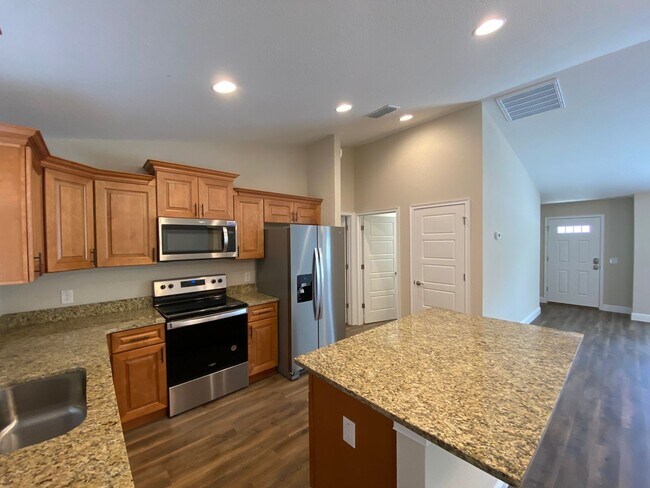 Building Photo - Custom Home - Desirable SE Ocala Neighborhood 3/2/2 **Available Soon**