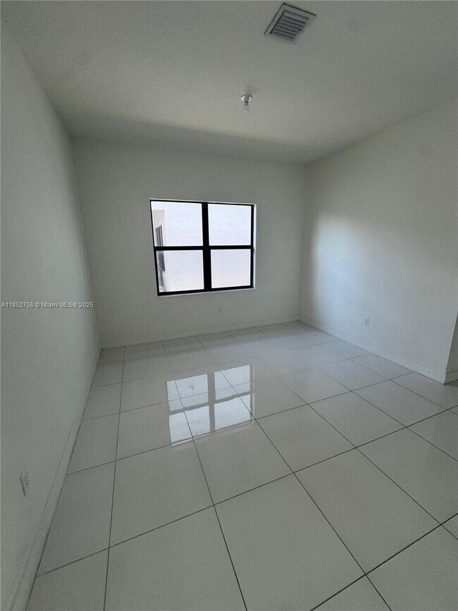 Building Photo - 4398 SW 173rd Ave