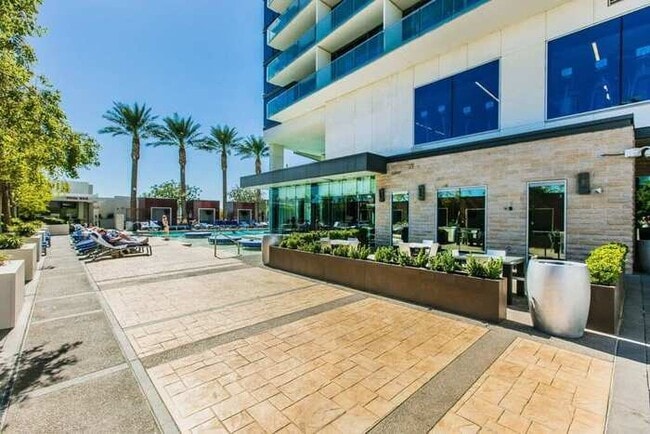 Building Photo - Palms Studio w/ Strip View & BALCONY ACCES...