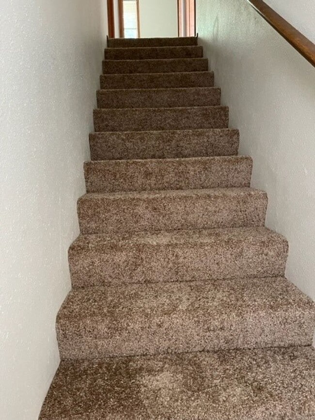 Building Photo - S164