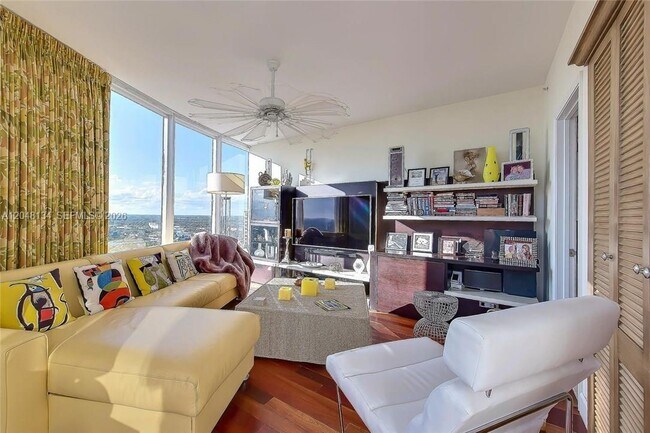 Building Photo - 333 Las Olas Way