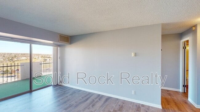 Building Photo - 411 Lakewood Cir